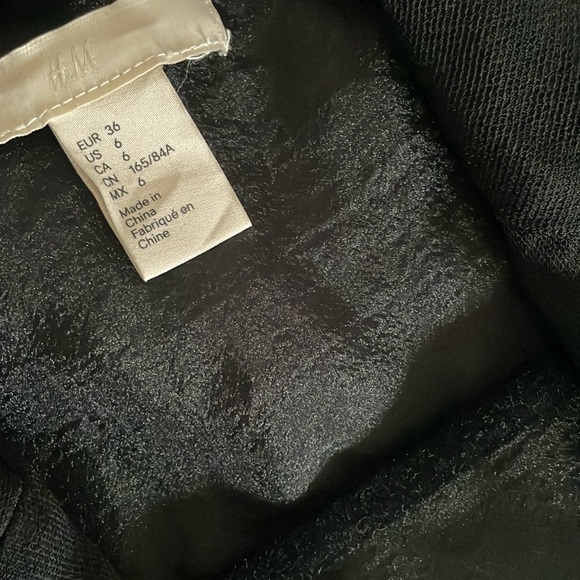 NWOT Black Sleeveless Blazer by H&M - Picture 5 of 9